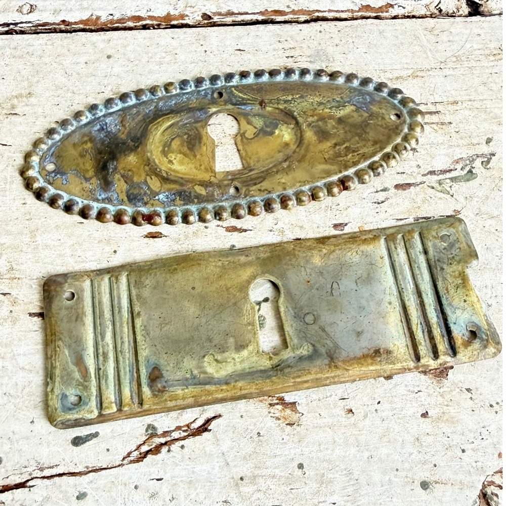 Vintage Brass Keyhole Escutcheon Plates Art Deco Beaded Border Set 2 - Picture 1 of 6